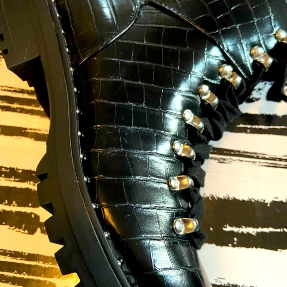 RECENTLY REDUCED: “Sale Priced”Women’s PreOwned Dolce Vita Boots, 8.5. - Picture 3 of 6